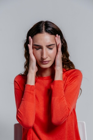 Tired woman, illustrating the fatigue and mental fog caused by dehydration.